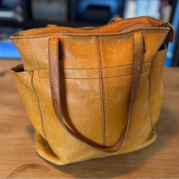 Duluth Trading Co. leather bag/purse￼ - Picture 2 of 10